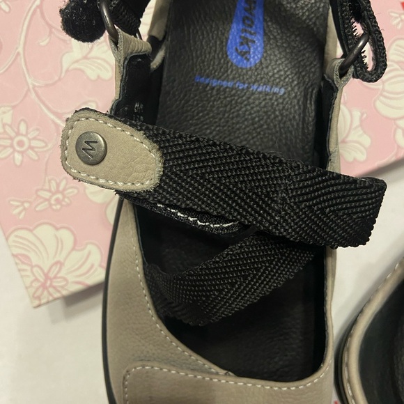 Wolky Black and Tan Sandals for Outdoor Comfort - Picture 4 of 5